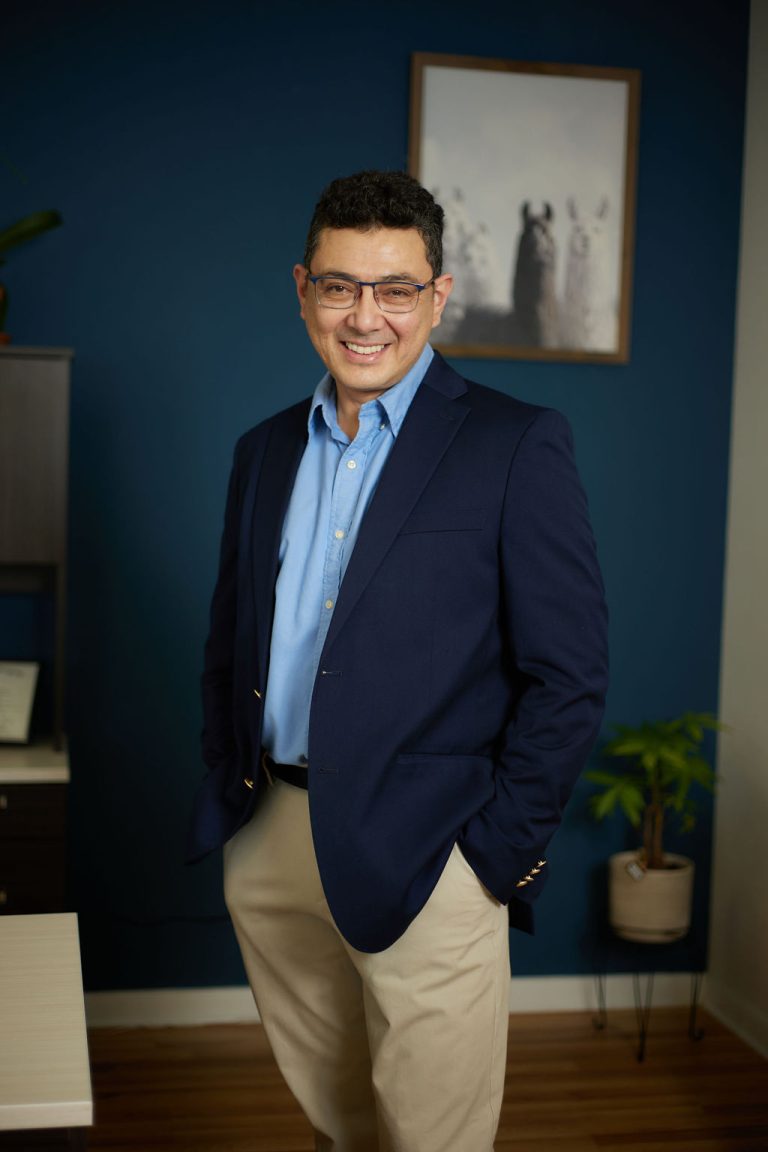 Especializado en resolución de impuestos, impuestos de corporaciones y partnerships y en tax planning.